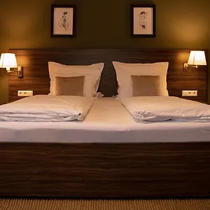 https://landhotel-wolfschlugen.stuttgart-hotel.com